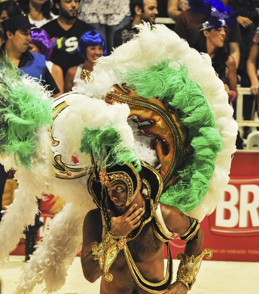 carnaval de gualeguaychu man worried