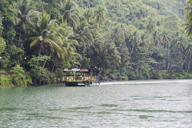 loboc river rain lunch boat