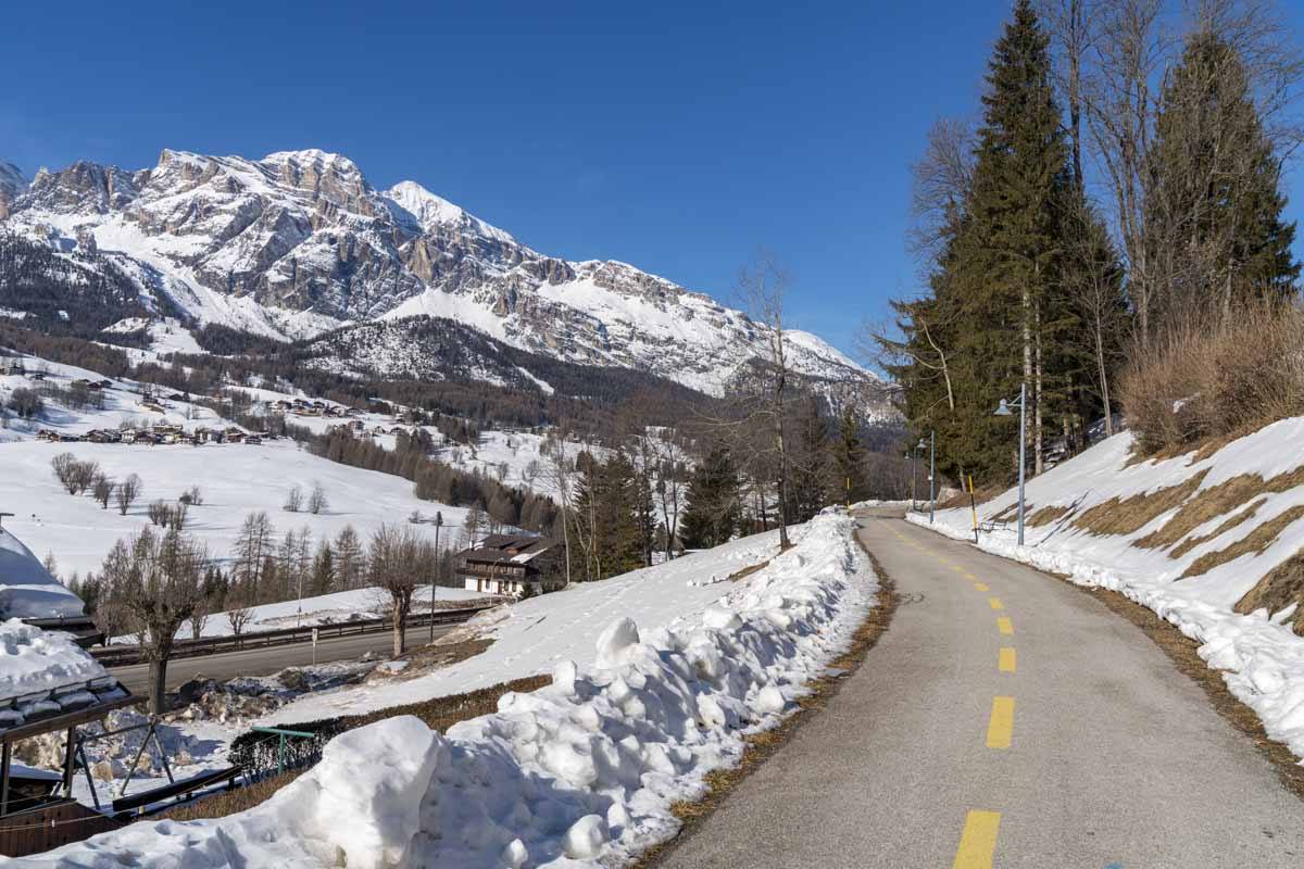 what to do in cortina winter hiking