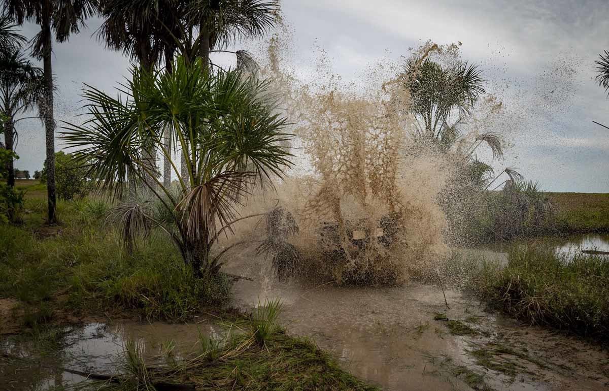 jeep splash guyana river